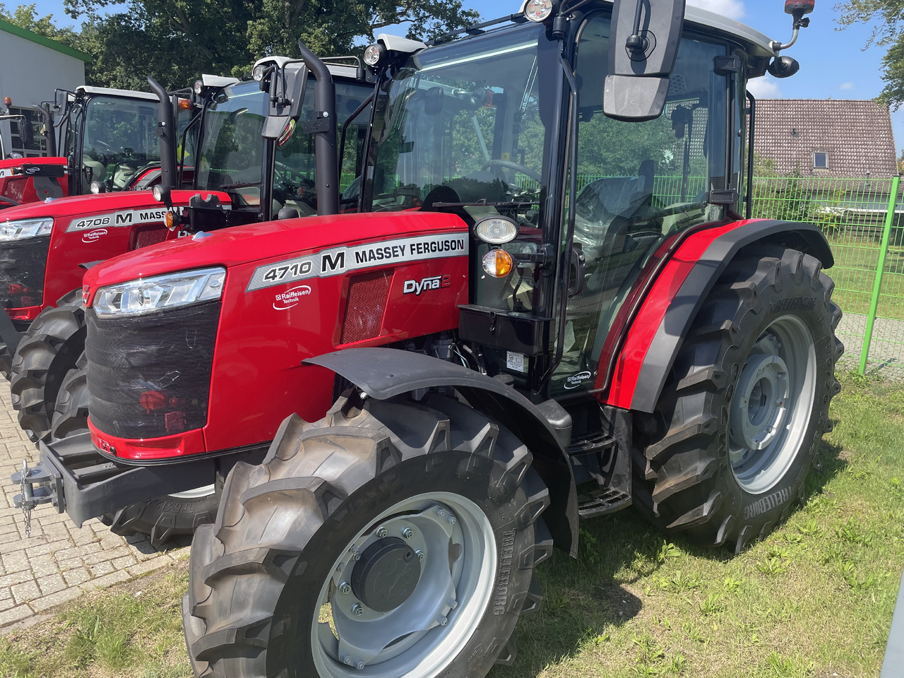 Новый Трактор Massey Ferguson 4710 M Cab Essential Dyna 2: фото 1