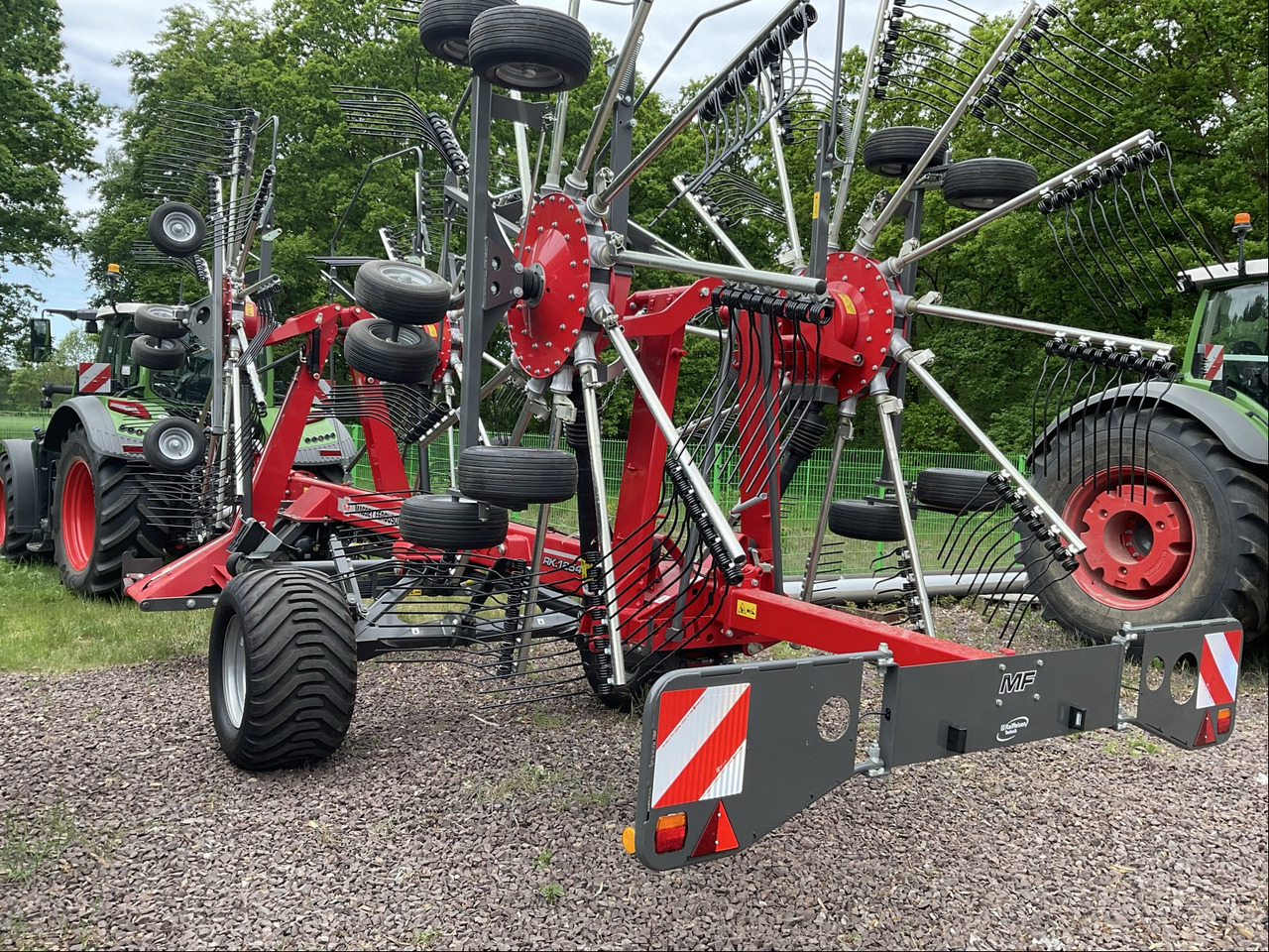 Massey Ferguson Rake 1254 TRC - Сеноворошилка: фото 1 Massey Ferguson Rake 1254 TRC - Сеноворошилка: фото 1