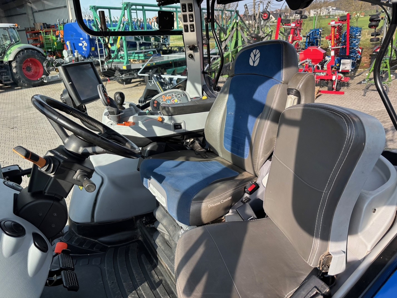 New Holland T 7.270 AC - Трактор: фото 4 New Holland T 7.270 AC - Трактор: фото 4