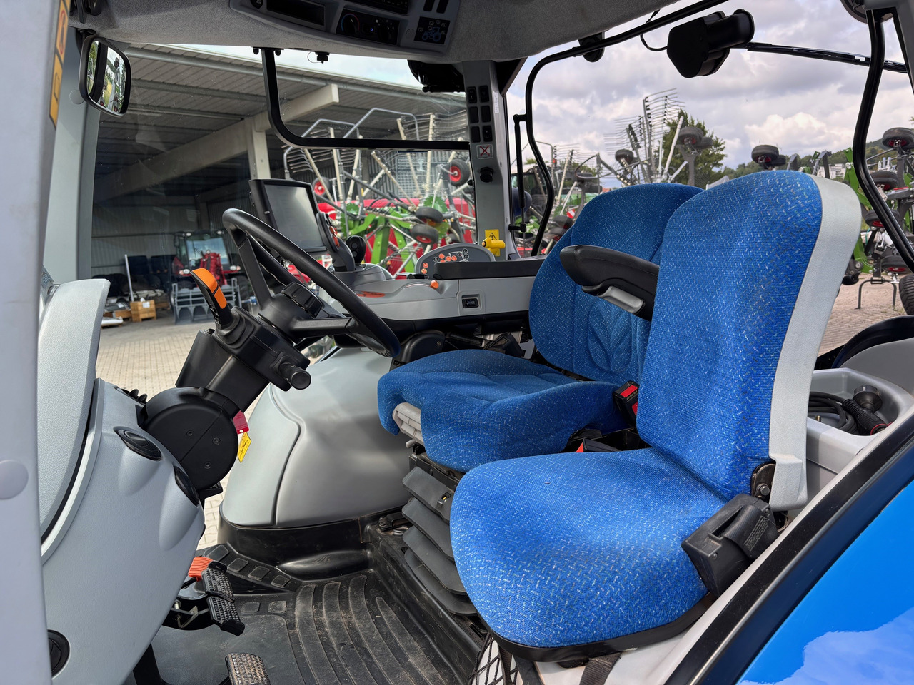 New Holland T6.140 Auto Command - Трактор: фото 4 New Holland T6.140 Auto Command - Трактор: фото 4