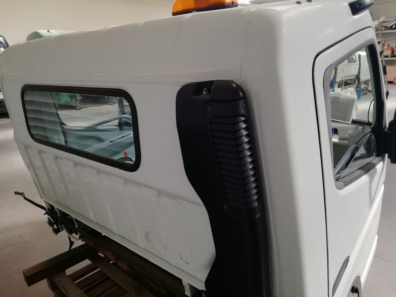 Mitsubishi Fuso CANTER - Кабина и интерьер для Грузовиков: фото 2 Mitsubishi Fuso CANTER - Кабина и интерьер для Грузовиков: фото 2