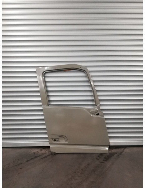 Volvo RIGHT SIDE (RH) NAKED - BARE - Дверь и запчасти для Грузовиков: фото 1 Volvo RIGHT SIDE (RH) NAKED - BARE - Дверь и запчасти для Грузовиков: фото 1