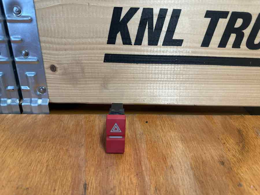 MAN SWITCH 81.25525-0215 - Электрическая система для Грузовиков: фото 1 MAN SWITCH 81.25525-0215 - Электрическая система для Грузовиков: фото 1