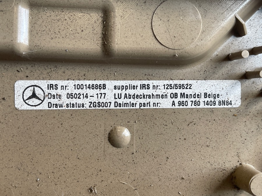 MERCEDES ROOF HATCH BLIND A9607801409 - Кабина и интерьер для Грузовиков: фото 3 MERCEDES ROOF HATCH BLIND A9607801409 - Кабина и интерьер для Грузовиков: фото 3