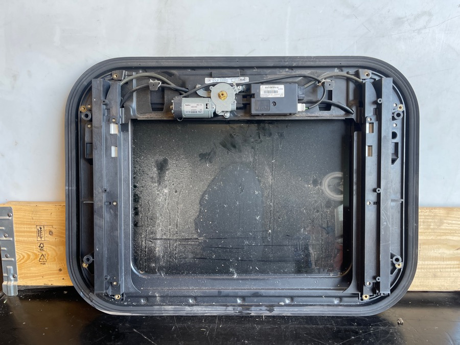 MERCEDES SUN ROOF A9438300342 - Кабина и интерьер для Грузовиков: фото 2 MERCEDES SUN ROOF A9438300342 - Кабина и интерьер для Грузовиков: фото 2