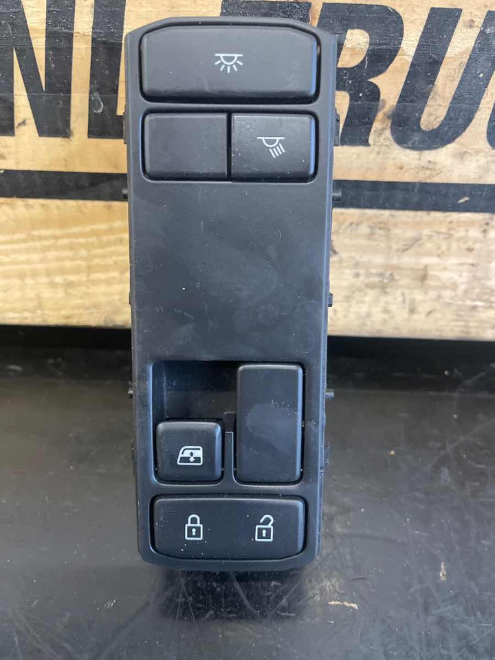 SCANIA ECU DOOR 2569030 - Электрическая система для Грузовиков: фото 1 SCANIA ECU DOOR 2569030 - Электрическая система для Грузовиков: фото 1