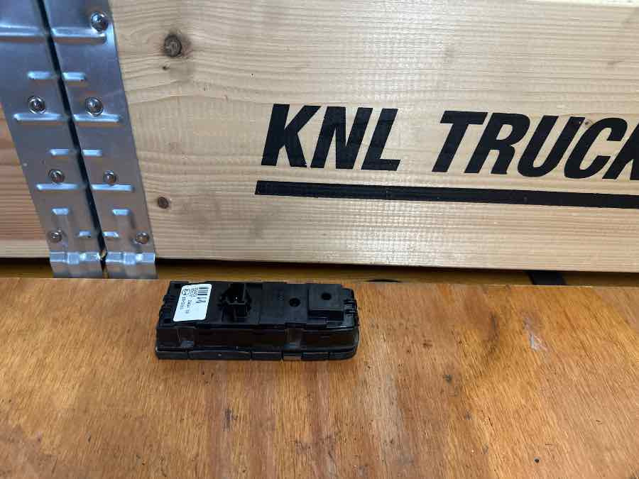 VOLVO CONTROL PANEL 22154235 - Электрическая система для Грузовиков: фото 2 VOLVO CONTROL PANEL 22154235 - Электрическая система для Грузовиков: фото 2