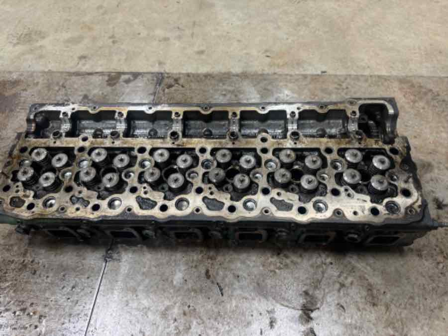 VOLVO CYLINDERHEAD 22093921 - Двигатель и запчасти для Грузовиков: фото 1 VOLVO CYLINDERHEAD 22093921 - Двигатель и запчасти для Грузовиков: фото 1