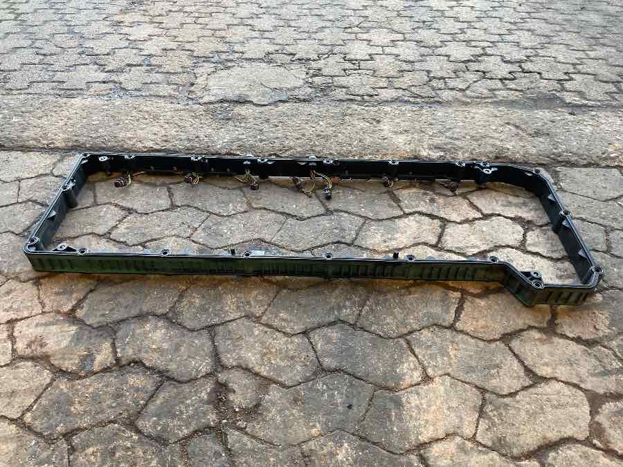 VOLVO CYLINDERHEAD COVER 22198737 - Двигатель и запчасти для Грузовиков: фото 1 VOLVO CYLINDERHEAD COVER 22198737 - Двигатель и запчасти для Грузовиков: фото 1