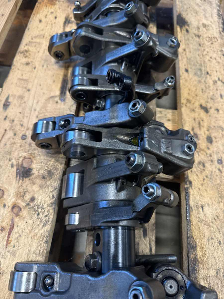 VOLVO ROLLER ASSY D16K - Двигатель и запчасти для Грузовиков: фото 2 VOLVO ROLLER ASSY D16K - Двигатель и запчасти для Грузовиков: фото 2