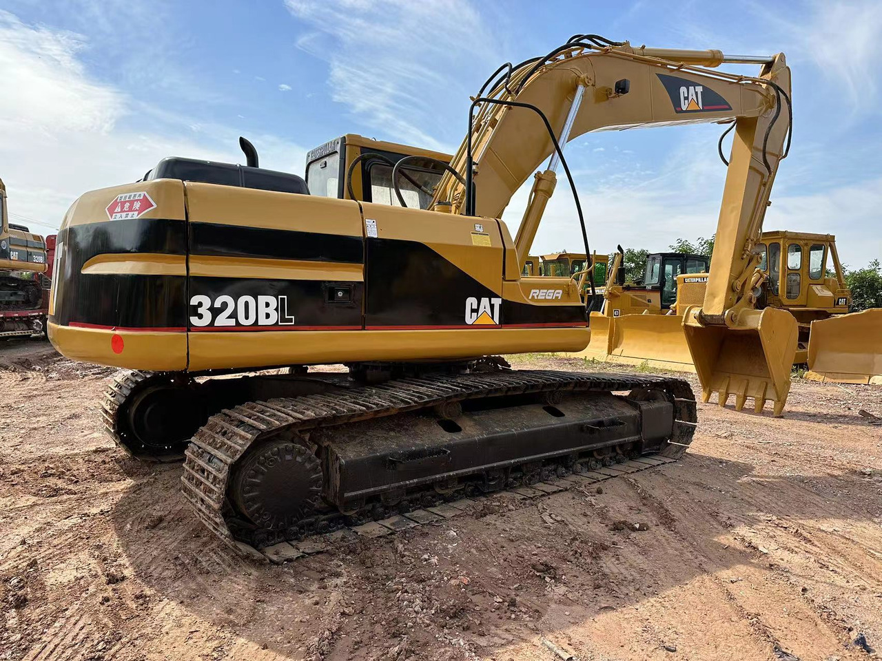 CAT 320B - Гусеничный экскаватор: фото 2 CAT 320B - Гусеничный экскаватор: фото 2