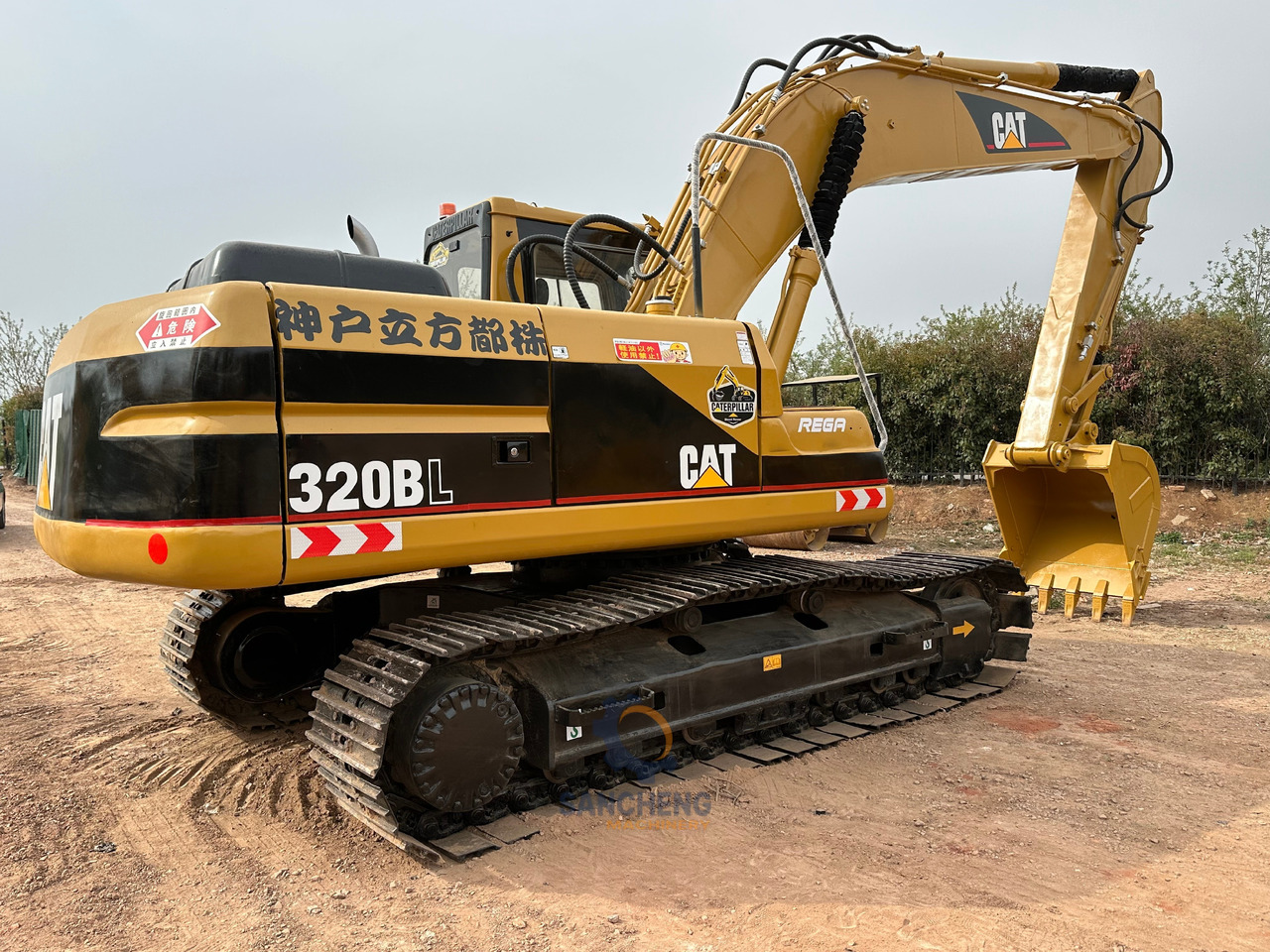 CATERPILLAR 320BL - Гусеничный экскаватор: фото 1 CATERPILLAR 320BL - Гусеничный экскаватор: фото 1