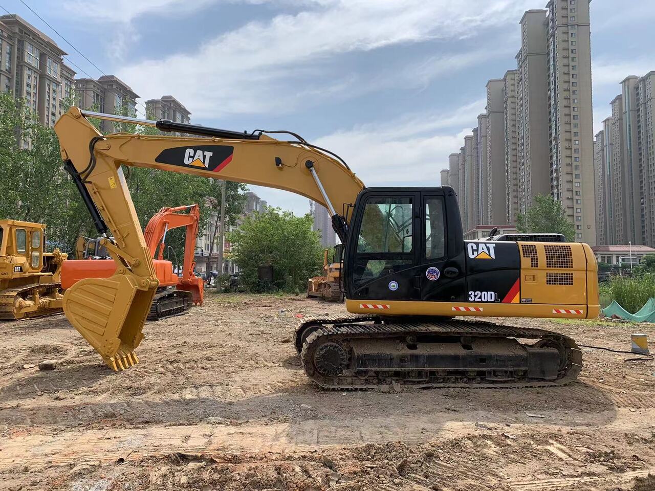 CATERPILLAR 320DL - Гусеничный экскаватор: фото 2 CATERPILLAR 320DL - Гусеничный экскаватор: фото 2