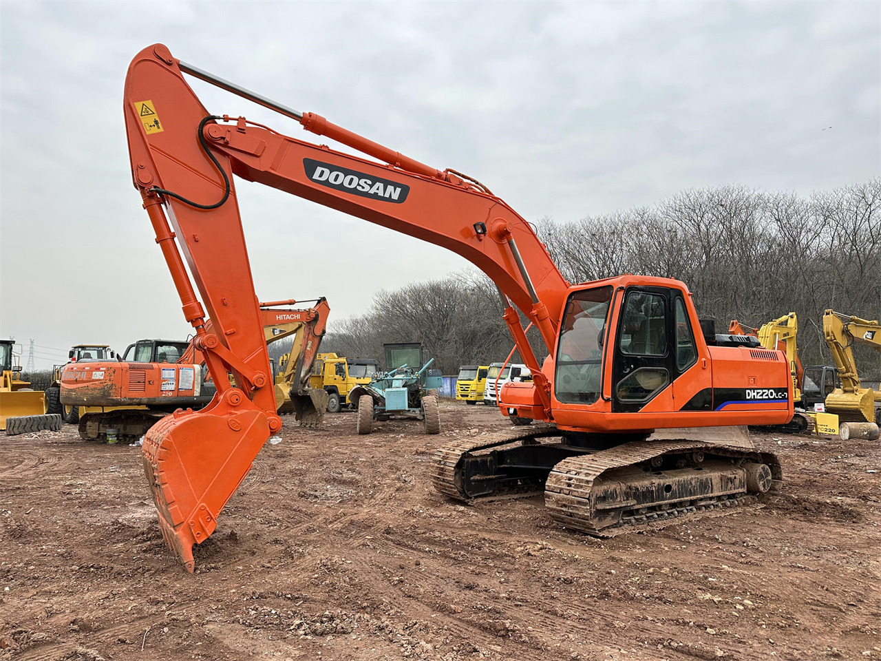 DOOSAN DH220 - Гусеничный экскаватор: фото 3 DOOSAN DH220 - Гусеничный экскаватор: фото 3