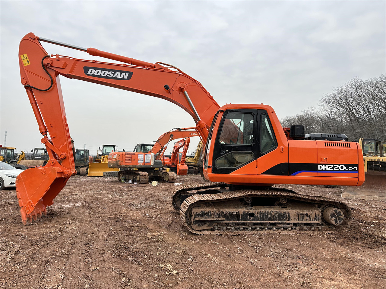 DOOSAN DH220 - Гусеничный экскаватор: фото 2 DOOSAN DH220 - Гусеничный экскаватор: фото 2