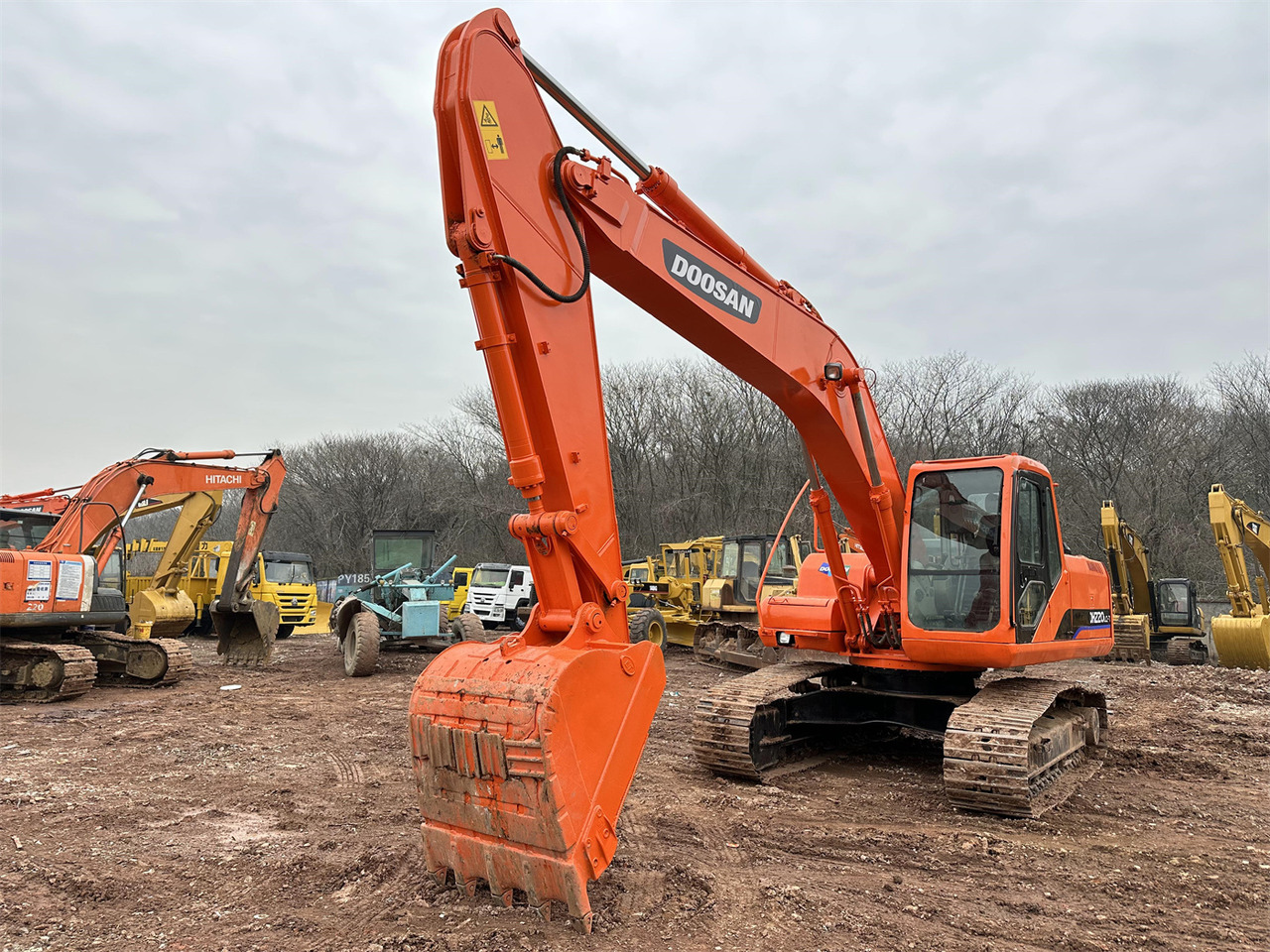 DOOSAN DH220 - Гусеничный экскаватор: фото 3 DOOSAN DH220 - Гусеничный экскаватор: фото 3