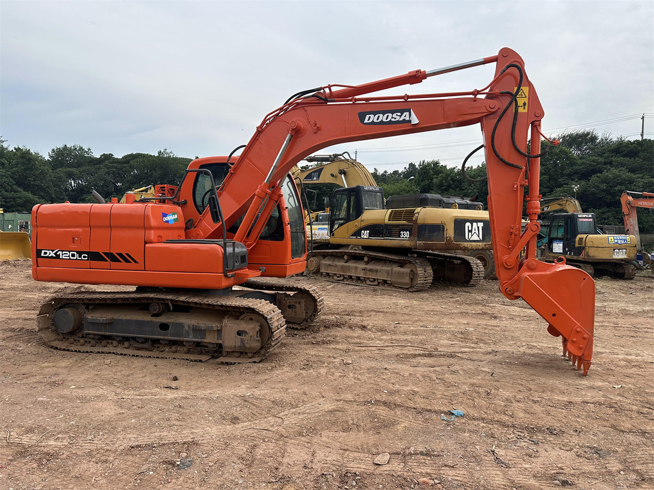 Doosan DX120 - Гусеничный экскаватор: фото 1 Doosan DX120 - Гусеничный экскаватор: фото 1