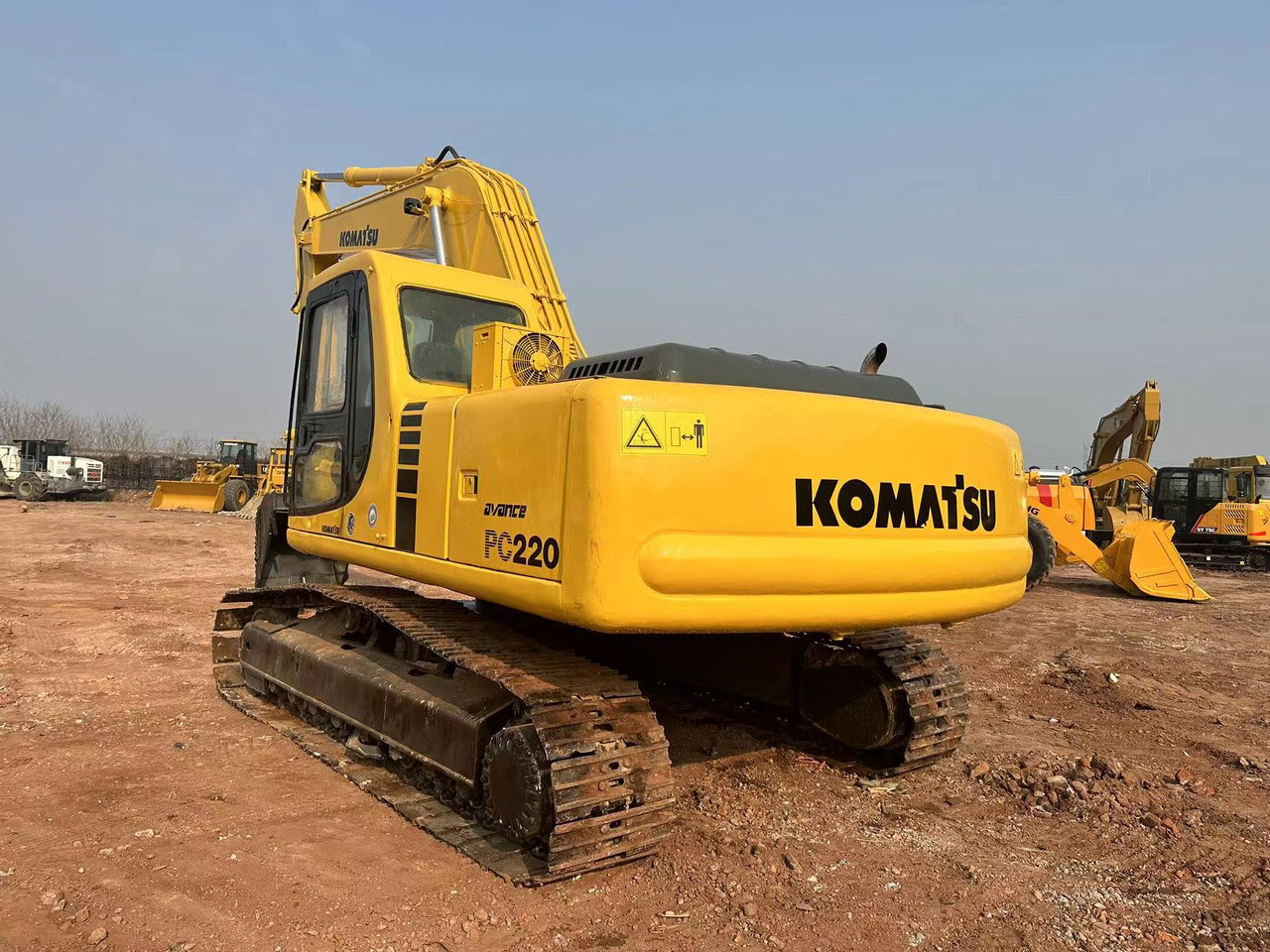 KOMATSU PC220-6 - Гусеничный экскаватор: фото 5 KOMATSU PC220-6 - Гусеничный экскаватор: фото 5
