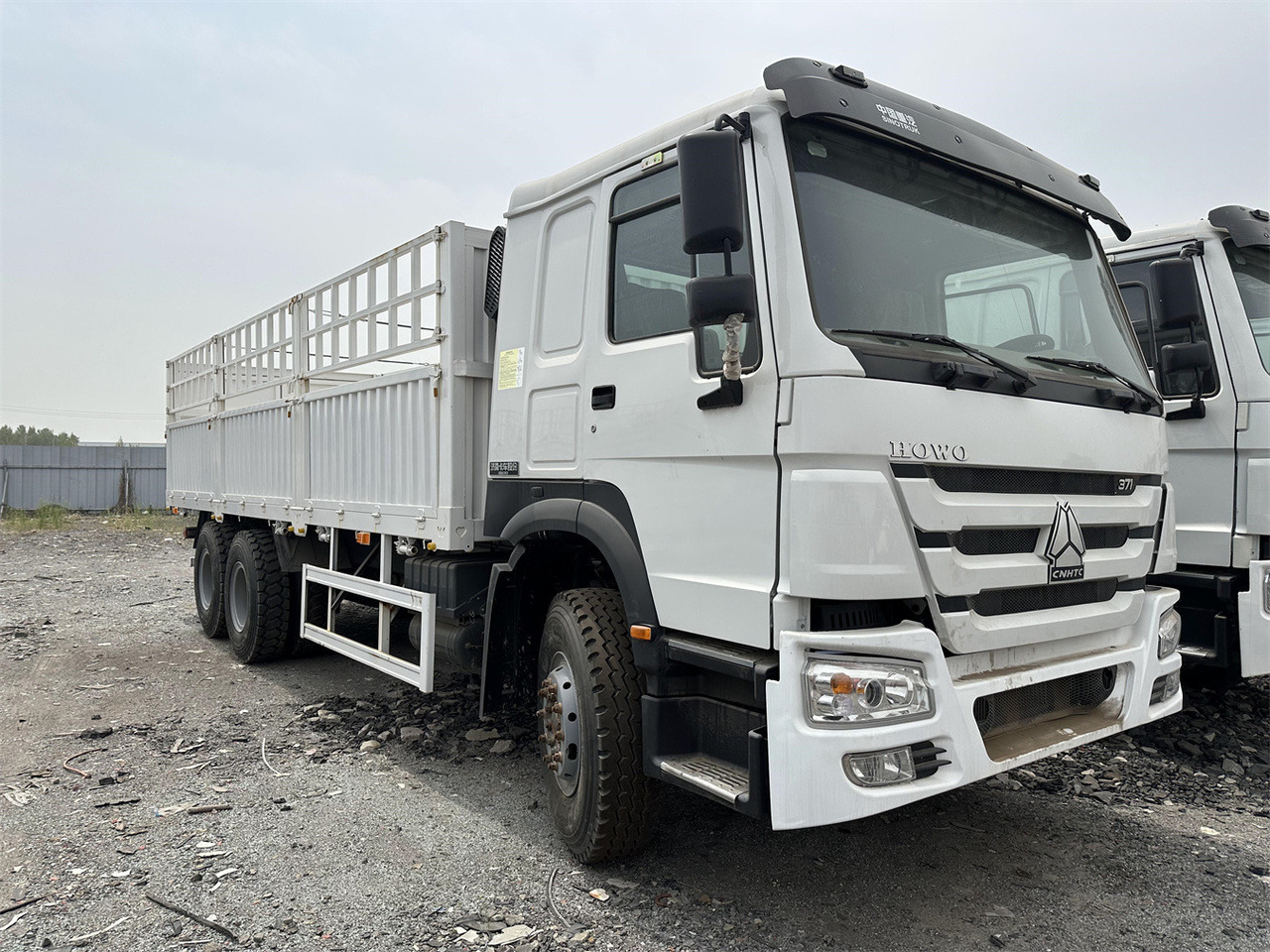 SINOTRUK HOWO 371 Cargo truck - Грузовик для перевозки животных: фото 2 SINOTRUK HOWO 371 Cargo truck - Грузовик для перевозки животных: фото 2