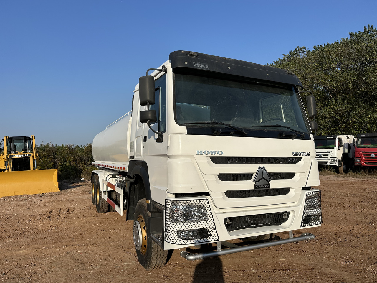 SINOTRUK HOWO 371 Water Tanker Truck - Грузовик-цистерна: фото 3 SINOTRUK HOWO 371 Water Tanker Truck - Грузовик-цистерна: фото 3