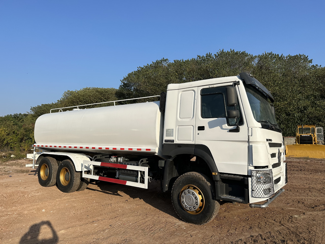 SINOTRUK HOWO 371 Water Tanker Truck - Грузовик-цистерна: фото 1 SINOTRUK HOWO 371 Water Tanker Truck - Грузовик-цистерна: фото 1