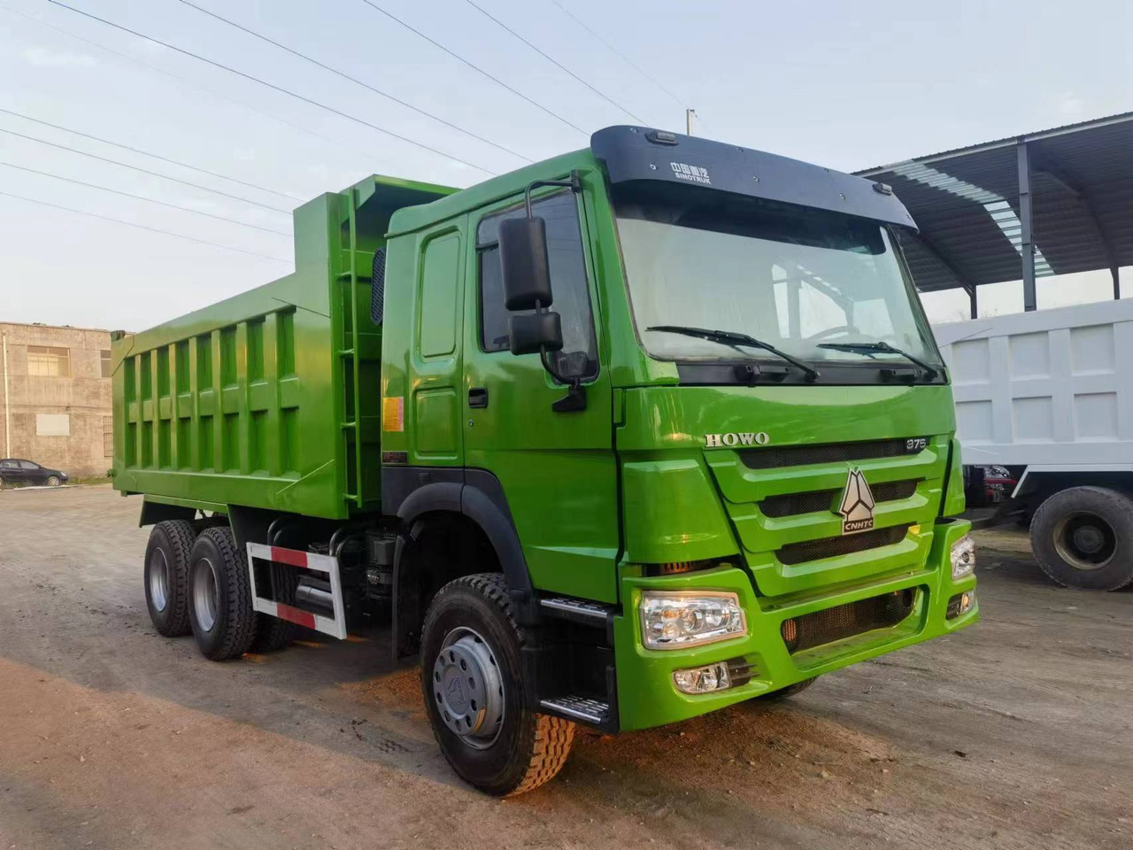 SINOTRUK HOWO 375hp 6X4 - Самосвал: фото 2 SINOTRUK HOWO 375hp 6X4 - Самосвал: фото 2