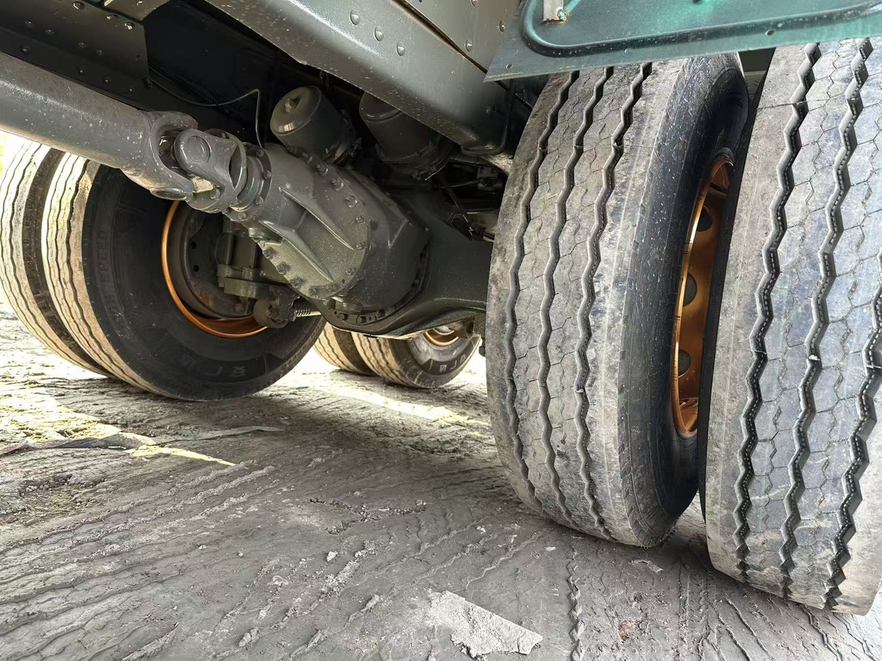 SINOTRUK HOWO 420hp 8x4 fence truck - Грузовик бортовой/ Платформа: фото 4 SINOTRUK HOWO 420hp 8x4 fence truck - Грузовик бортовой/ Платформа: фото 4