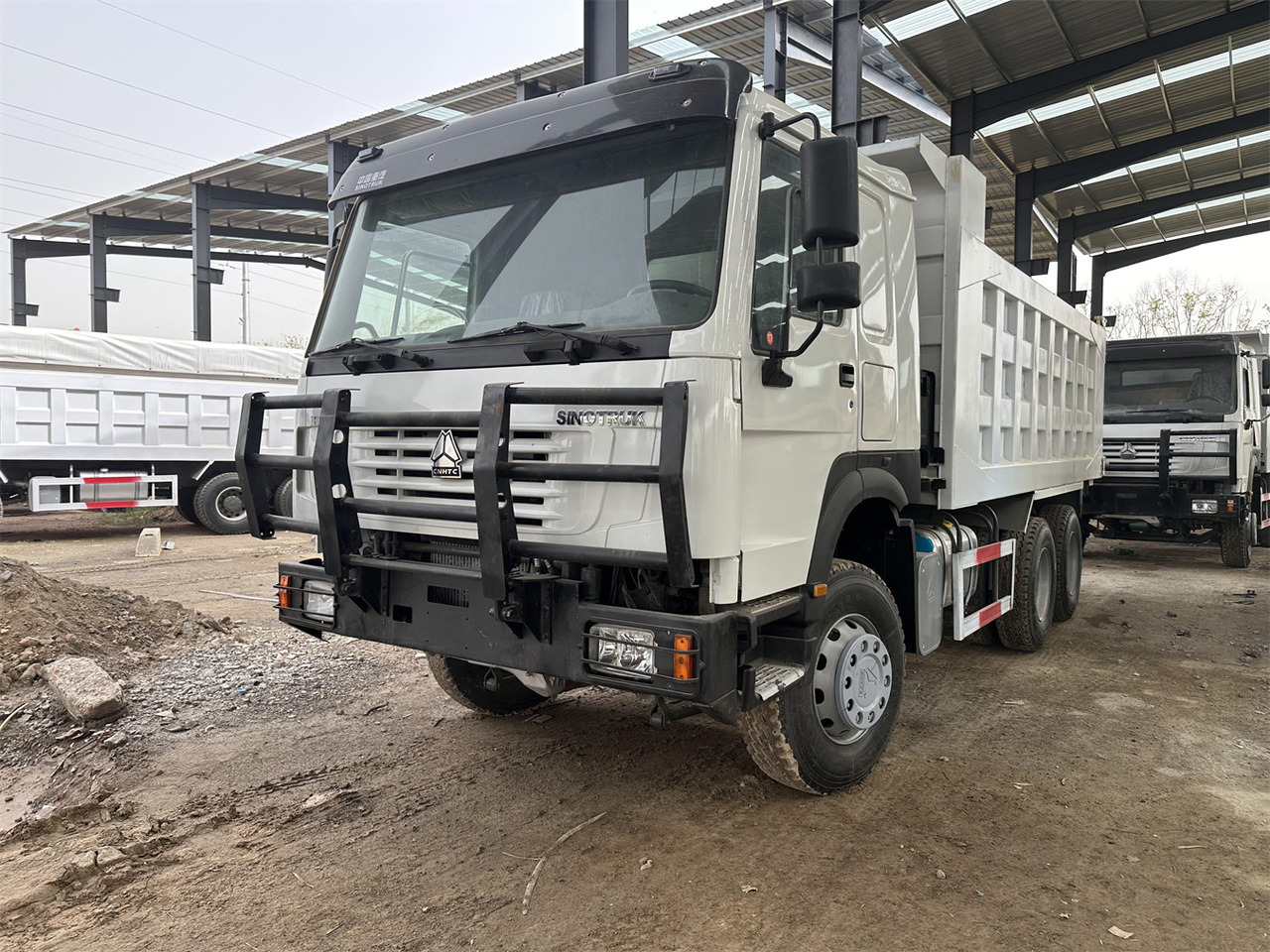 SINOTRUK HOWO Dump truck 371 6x4 - Самосвал: фото 2 SINOTRUK HOWO Dump truck 371 6x4 - Самосвал: фото 2