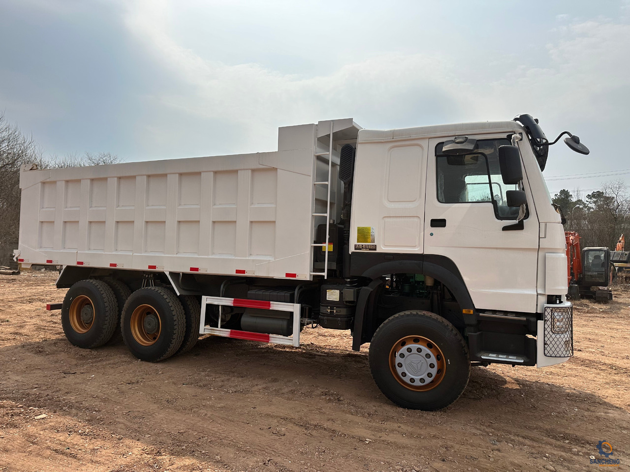 SINOTRUK HOWO Dump truck 371hp 6x4 - Самосвал: фото 3 SINOTRUK HOWO Dump truck 371hp 6x4 - Самосвал: фото 3