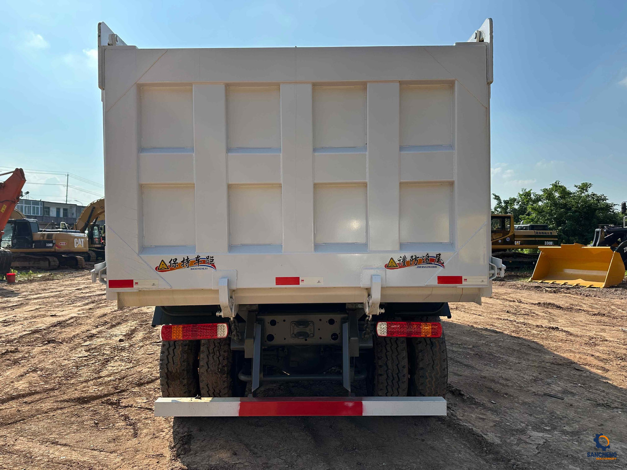 Самосвал Sinotruk HOWO 400HP With Bumper 6X4: фото 7