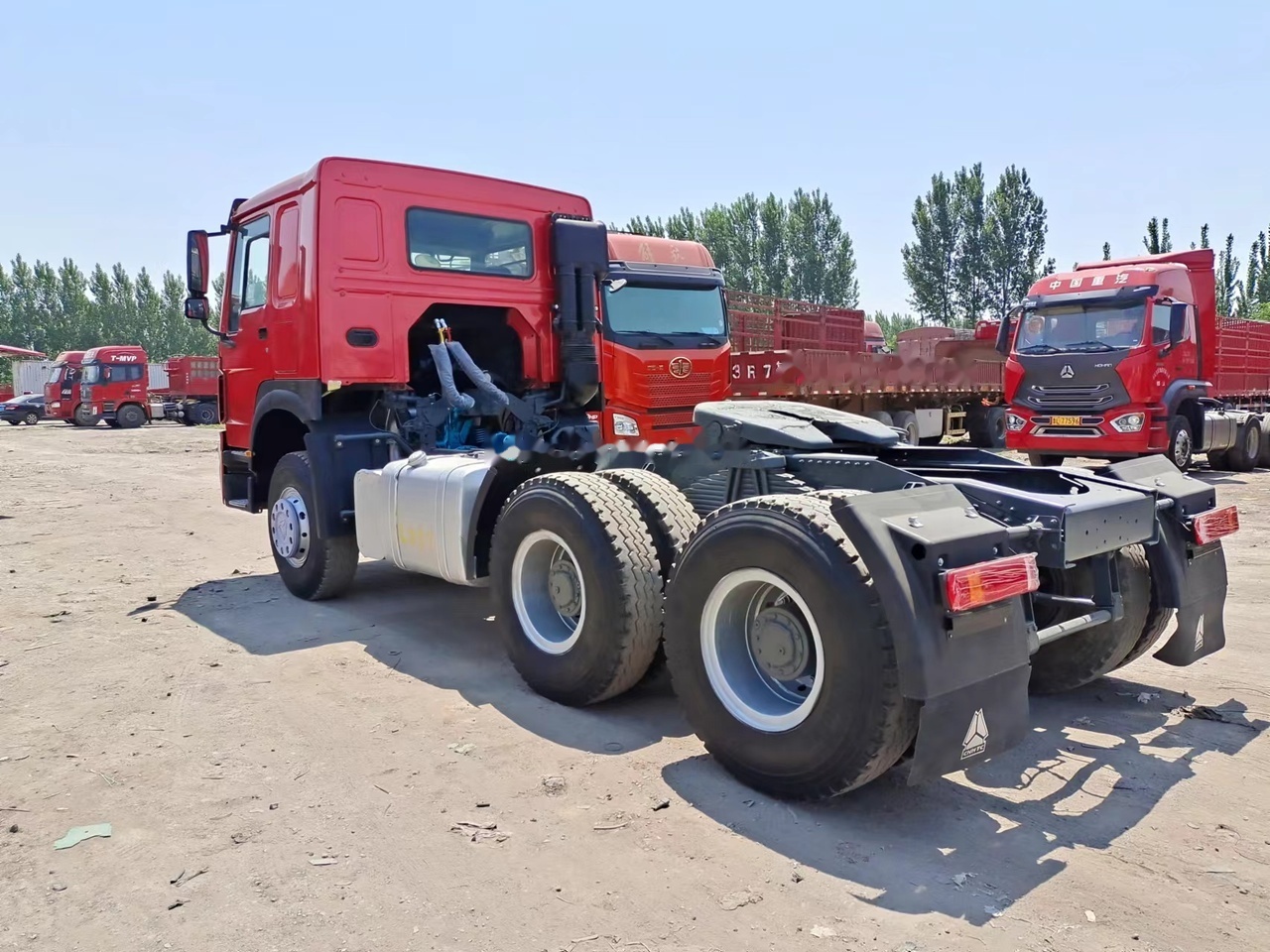 SINOTRUK Howo tractor unit 420 hp - Тягач: фото 2 SINOTRUK Howo tractor unit 420 hp - Тягач: фото 2