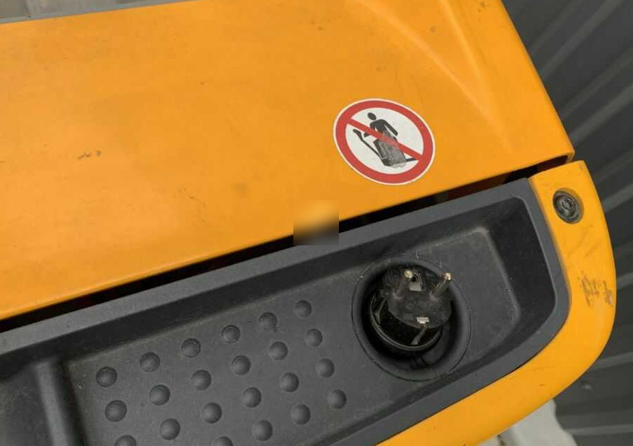 Штабелер Jungheinrich EJC112: фото 9 Штабелер Jungheinrich EJC112: фото 9