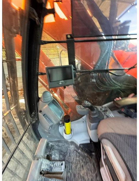 Hitachi ZX225USLC-6 - Гусеничный экскаватор: фото 5 Hitachi ZX225USLC-6 - Гусеничный экскаватор: фото 5