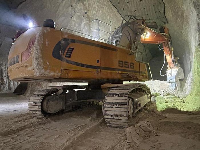 Liebherr R956HD - Гусеничный экскаватор: фото 1 Liebherr R956HD - Гусеничный экскаватор: фото 1