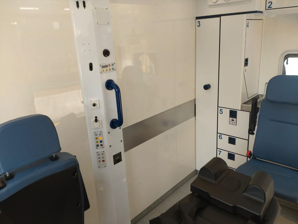 Машина скорой помощи Mercedes-Benz Sprinter 519 /  ATM 0km  4x on Stock: фото 8