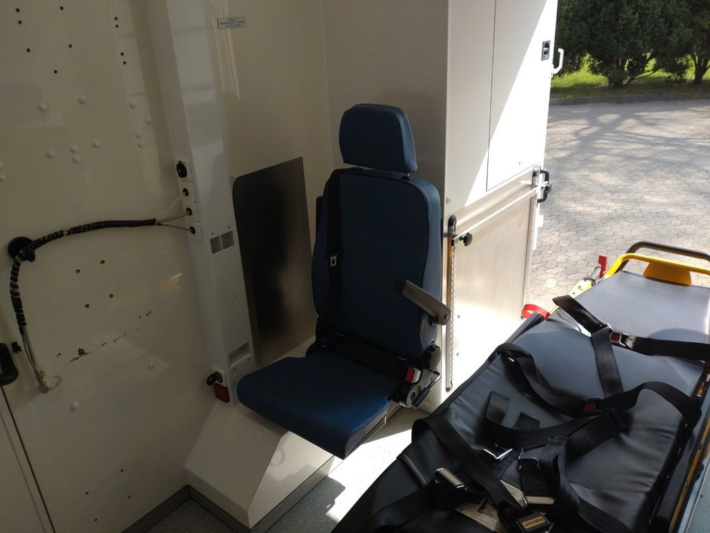 Машина скорой помощи Mercedes-Benz Sprinter 519 /  ATM 0km  4x on Stock: фото 9