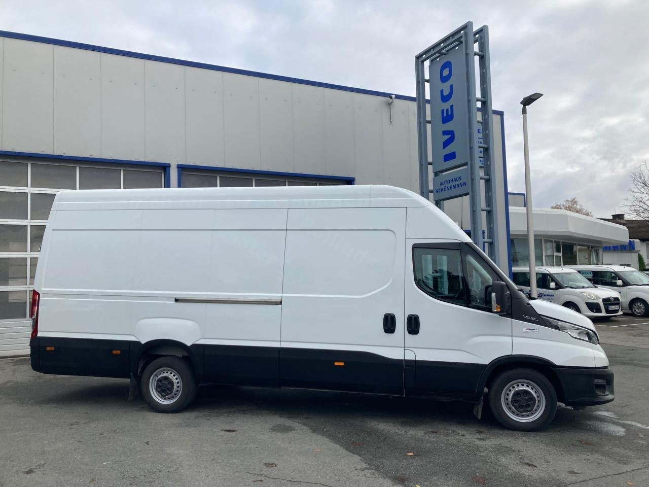 Iveco Daily 35S16V H3 Euro6 Klima AHK Navi ZV - Цельнометаллический фургон: фото 3 Iveco Daily 35S16V H3 Euro6 Klima AHK Navi ZV - Цельнометаллический фургон: фото 3