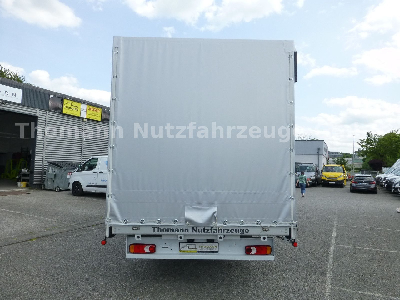 Тентованный фургон Renault NEW Master Pritsche Plane Schlafkabine: фото 8 Тентованный фургон Renault NEW Master Pritsche Plane Schlafkabine: фото 8