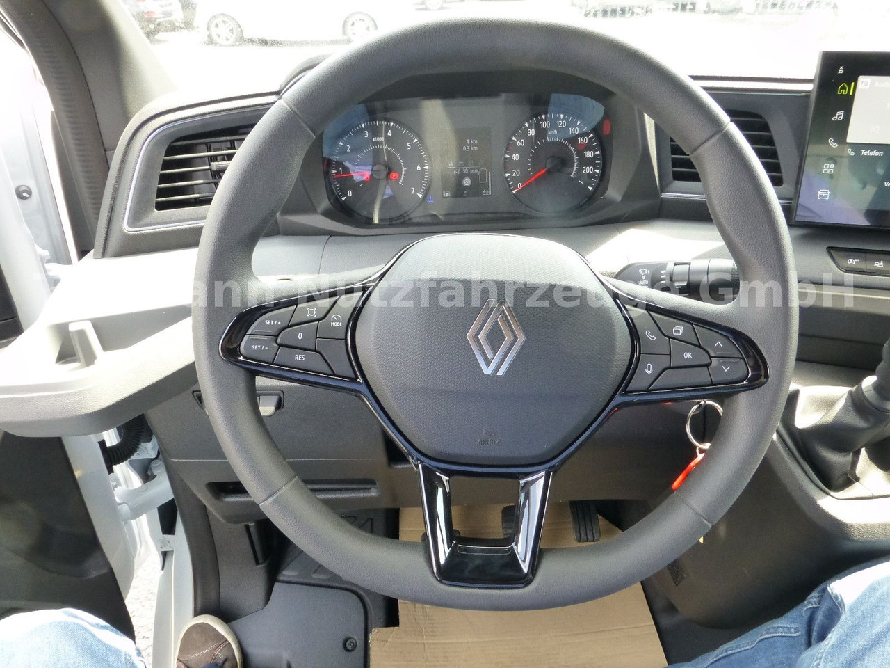 Тентованный фургон Renault NEW Master Pritsche Plane Schlafkabine: фото 18 Тентованный фургон Renault NEW Master Pritsche Plane Schlafkabine: фото 18