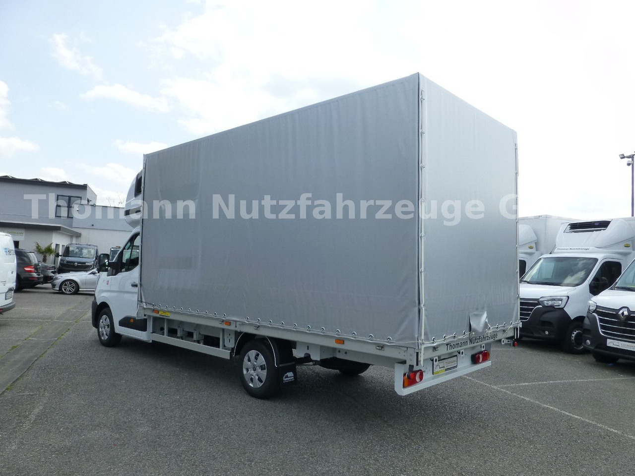 Тентованный фургон Renault NEW Master Pritsche Plane Schlafkabine: фото 9 Тентованный фургон Renault NEW Master Pritsche Plane Schlafkabine: фото 9