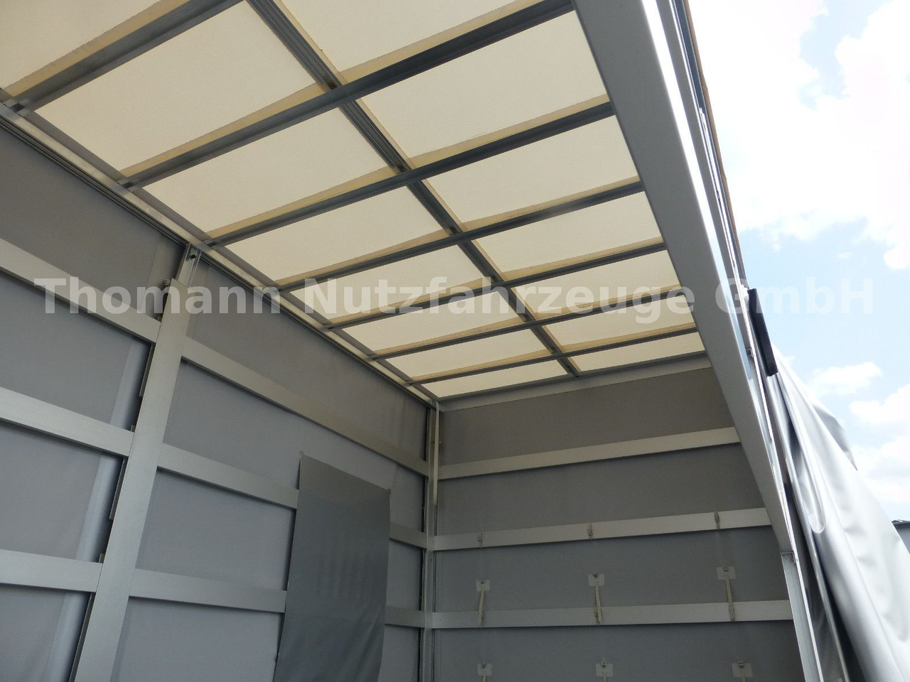 Тентованный фургон Renault NEW Master Pritsche Plane Schlafkabine: фото 11 Тентованный фургон Renault NEW Master Pritsche Plane Schlafkabine: фото 11