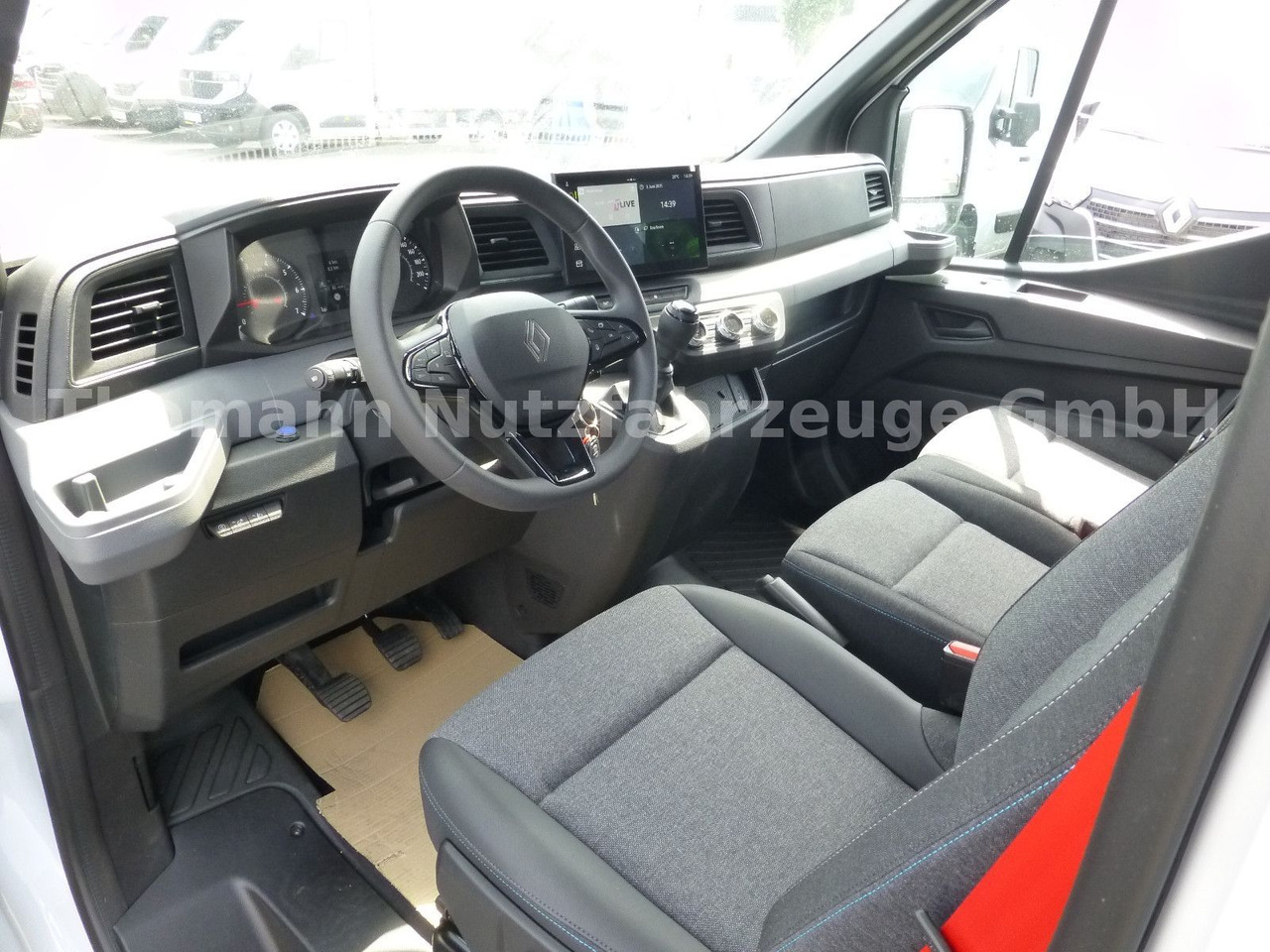 Тентованный фургон Renault NEW Master Pritsche Plane Schlafkabine: фото 16 Тентованный фургон Renault NEW Master Pritsche Plane Schlafkabine: фото 16