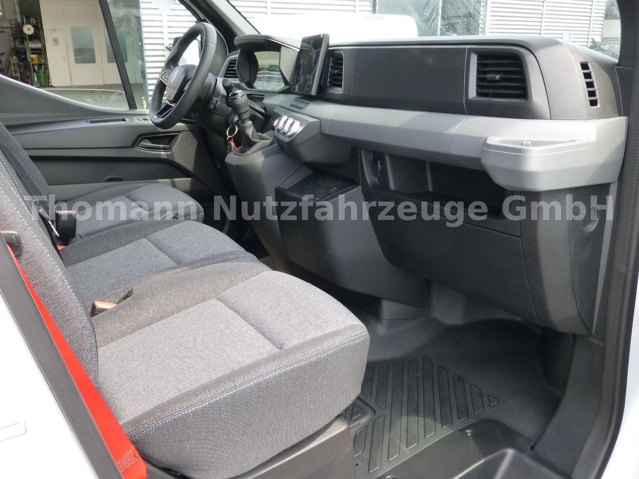 Тентованный фургон Renault NEW Master Pritsche Plane Schlafkabine: фото 20 Тентованный фургон Renault NEW Master Pritsche Plane Schlafkabine: фото 20