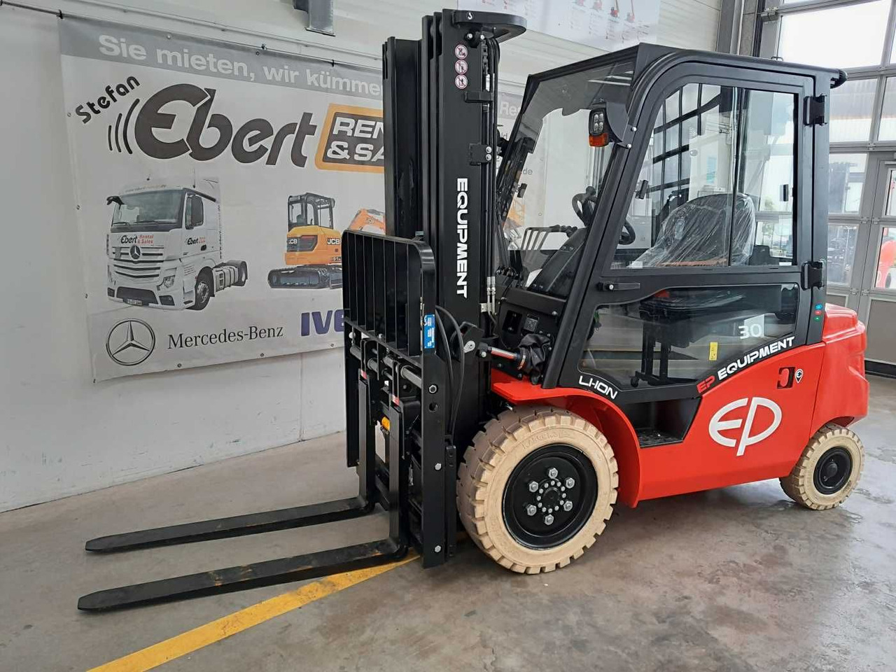 EP Equipment EFL303 / 3,0T / Triplex: 4,80m / SS - Электропогрузчик: фото 1 EP Equipment EFL303 / 3,0T / Triplex: 4,80m / SS - Электропогрузчик: фото 1