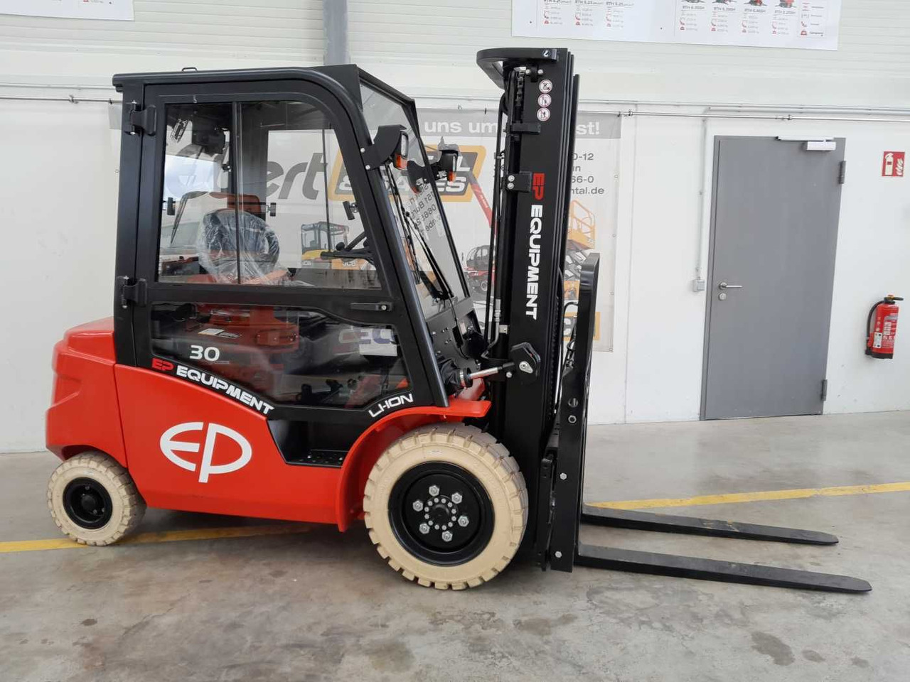 EP Equipment EFL303 / 3,0T / Triplex: 4,80m / SS - Электропогрузчик: фото 5 EP Equipment EFL303 / 3,0T / Triplex: 4,80m / SS - Электропогрузчик: фото 5