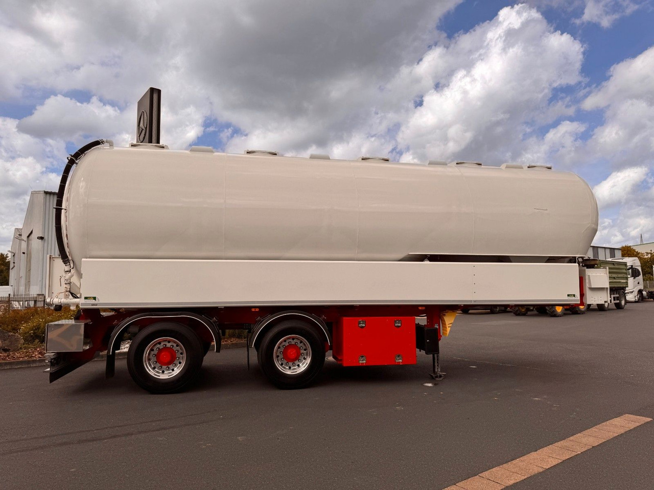Heitling SDBH 40 Pellet-Silo Lenk+Liftachse 40m³ - Полуприцеп цистерна для сыпучих грузов: фото 4 Heitling SDBH 40 Pellet-Silo Lenk+Liftachse 40m³ - Полуприцеп цистерна для сыпучих грузов: фото 4