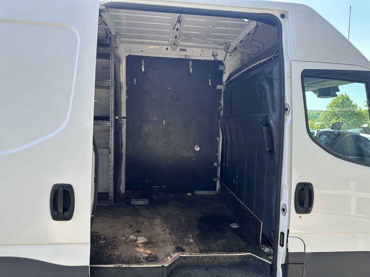 Iveco Daily 50C16 R4.100mm *AHK*Automatik*Ladekran* - Цельнометаллический фургон: фото 5 Iveco Daily 50C16 R4.100mm *AHK*Automatik*Ladekran* - Цельнометаллический фургон: фото 5