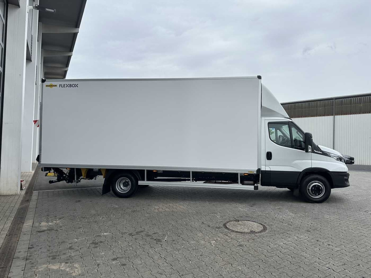 Iveco Daily 70C18 HA8 *R5.100mm*LBW*Luft*Automatik* - Фургон с закрытым кузовом: фото 4 Iveco Daily 70C18 HA8 *R5.100mm*LBW*Luft*Automatik* - Фургон с закрытым кузовом: фото 4