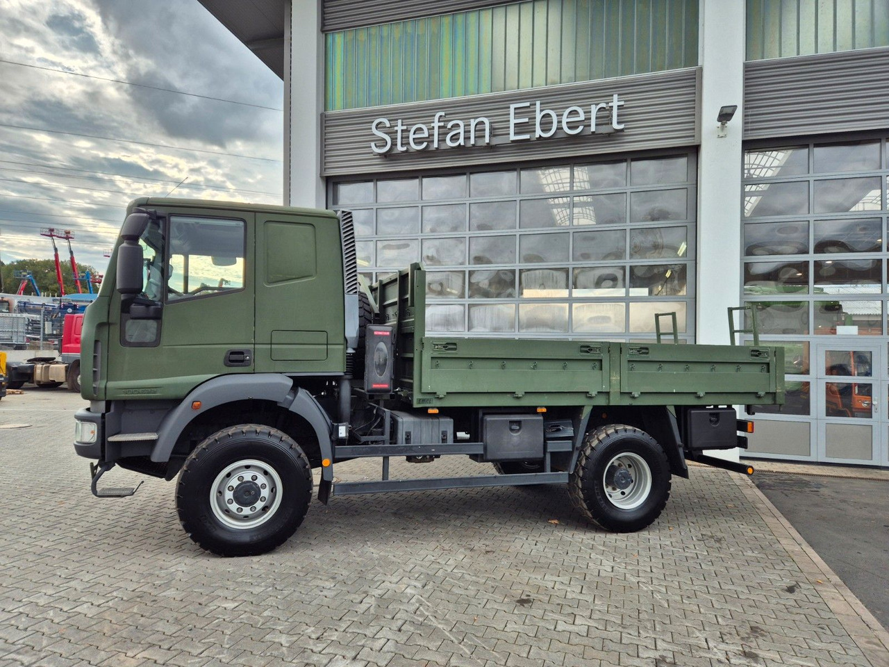 Iveco Eurocargo ML100E22WM-BW 4x4 Pritsche L-Haus Bett - Грузовик бортовой/ Платформа: фото 5 Iveco Eurocargo ML100E22WM-BW 4x4 Pritsche L-Haus Bett - Грузовик бортовой/ Платформа: фото 5