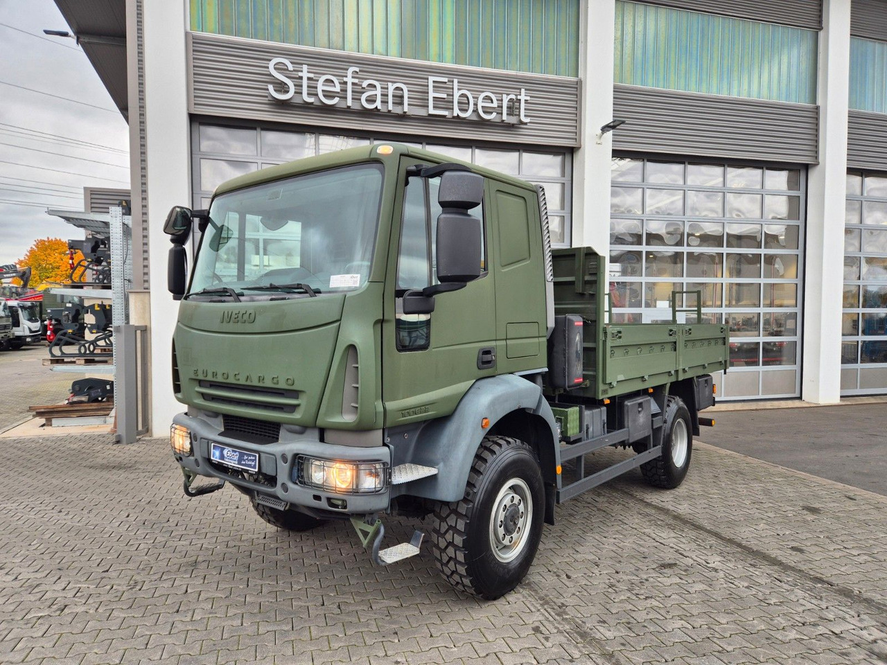 Iveco Eurocargo ML100E22WM-BW 4x4 Pritsche L-Haus Bett - Грузовик бортовой/ Платформа: фото 1 Iveco Eurocargo ML100E22WM-BW 4x4 Pritsche L-Haus Bett - Грузовик бортовой/ Платформа: фото 1